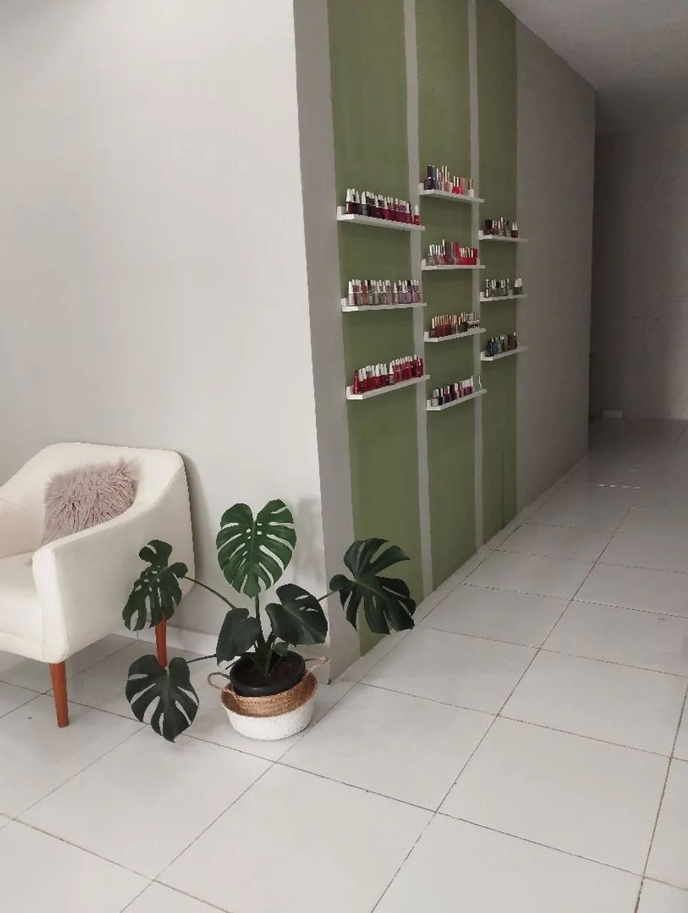 Vaga para Cabeleireira e Manicure  - Foto 3