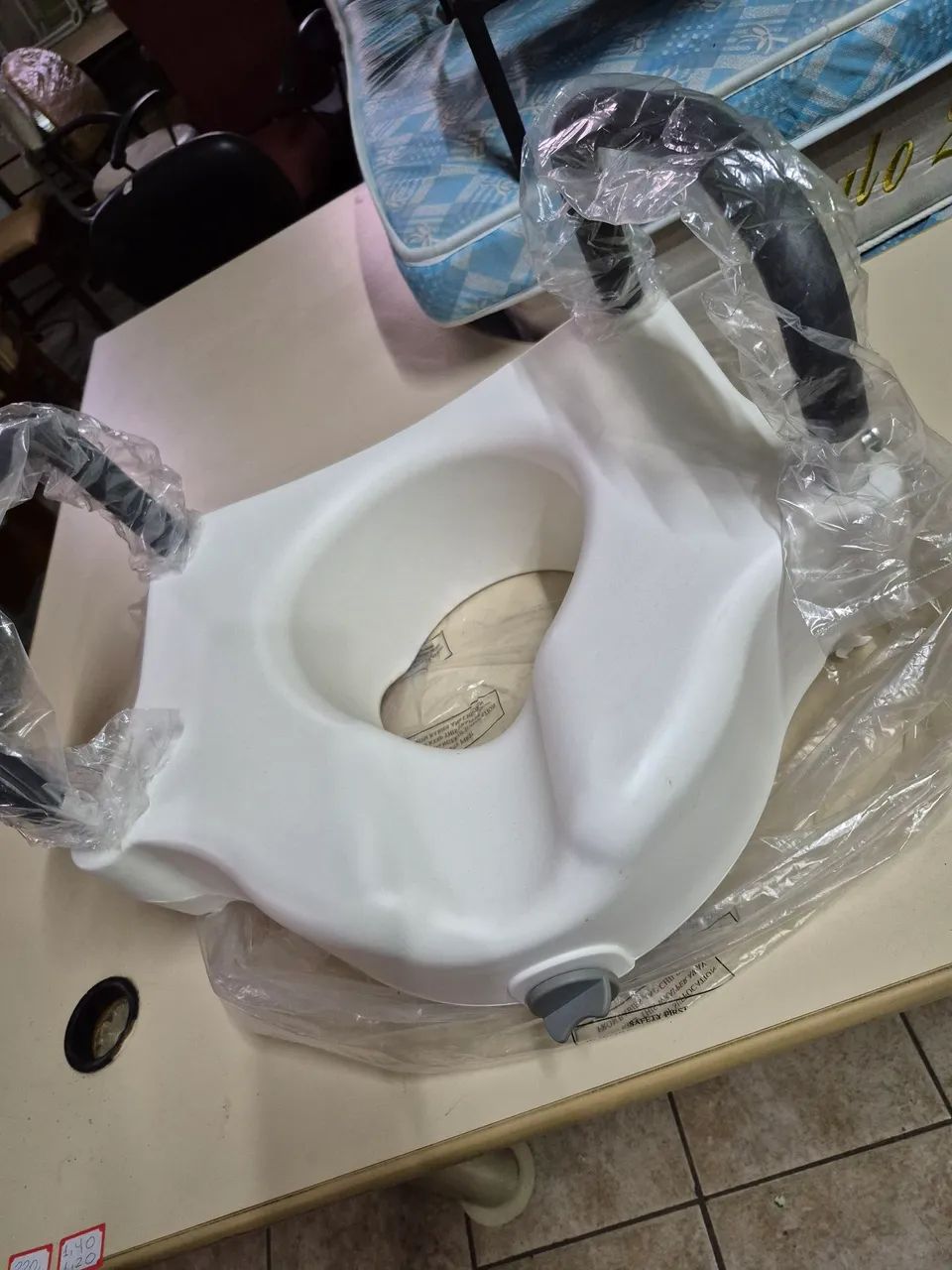 Assento Sanitario Elevado com Apoio