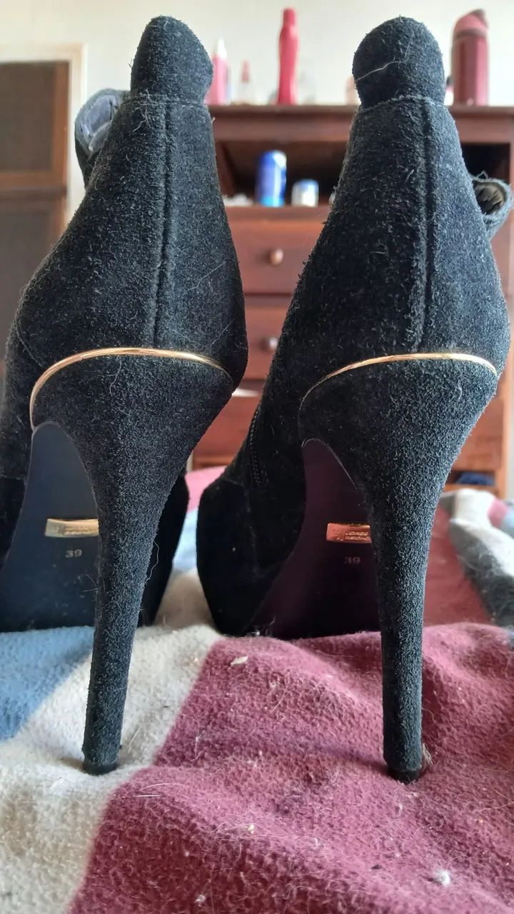 Ankle Boot em camurça Jorge Bischoff - Foto 2