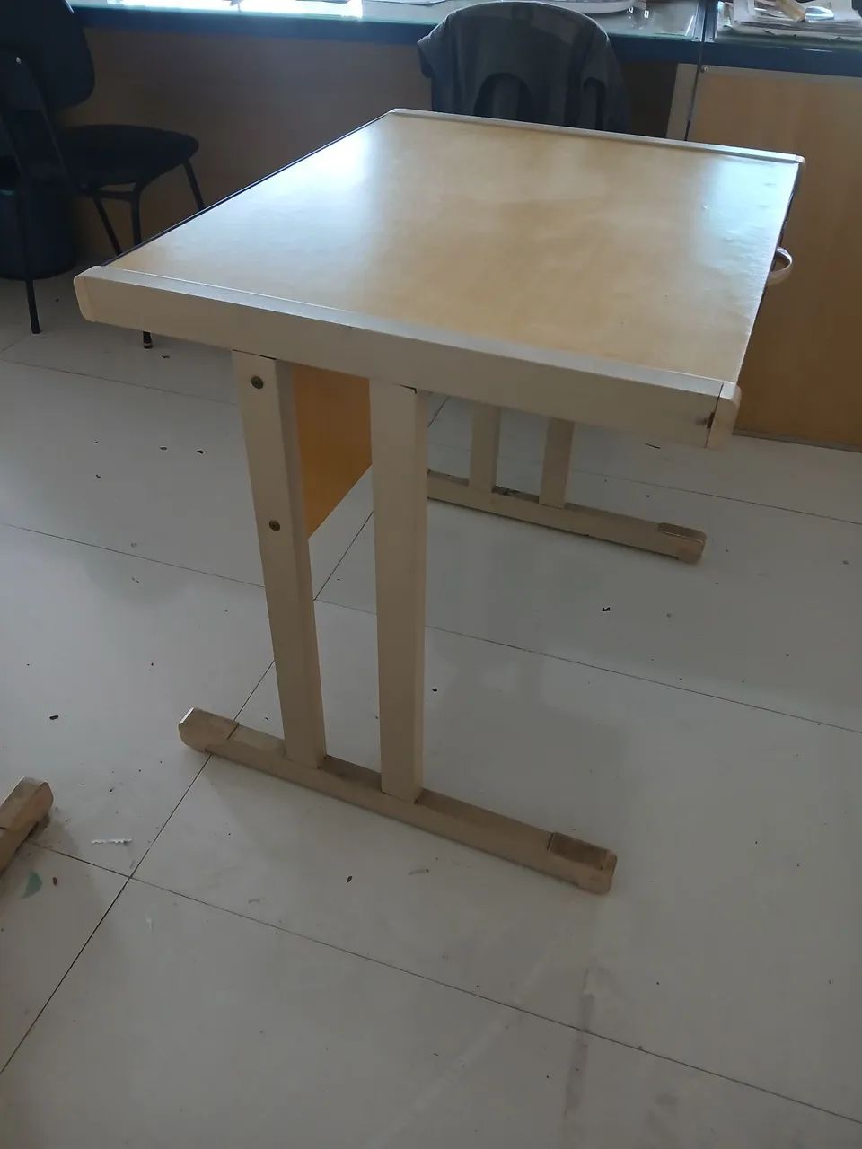 Mesa com 2 gavetas  - Foto 2