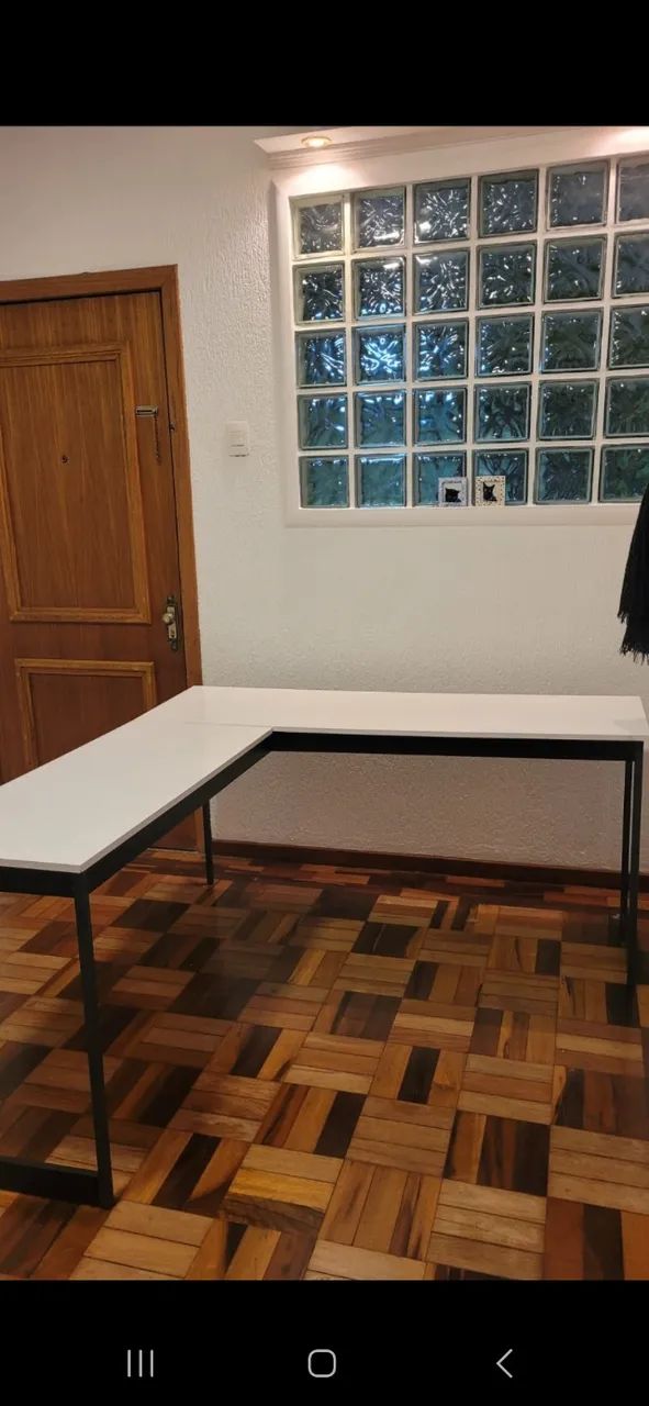 L-shaped desk/study table