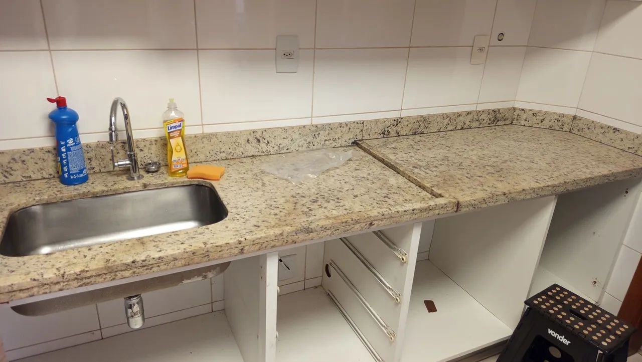 Bancada de cozinha em granito antiga 