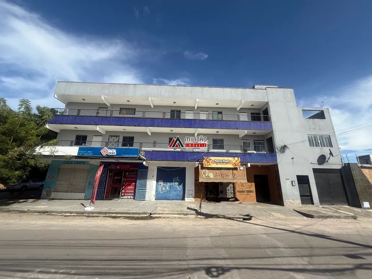 Prédio para venda com 10 apartamentos e 4 lojas na Maraponga