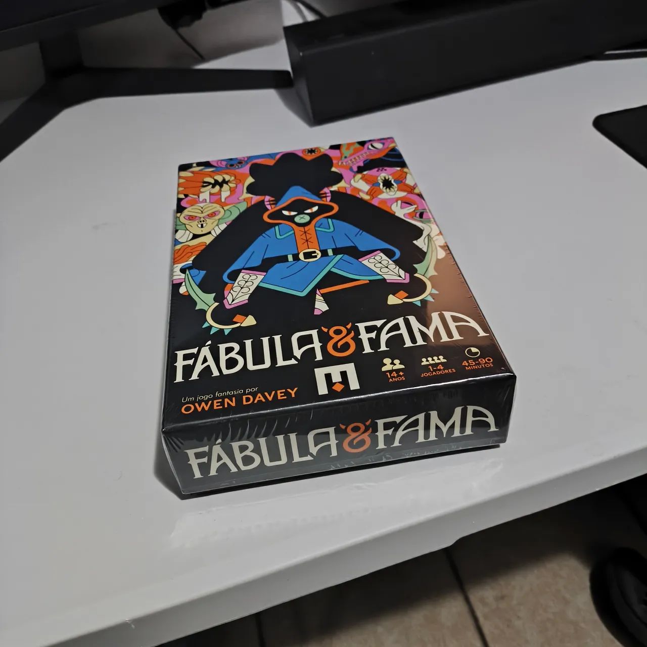 Jogo de tabuleiro Fábula & Fama