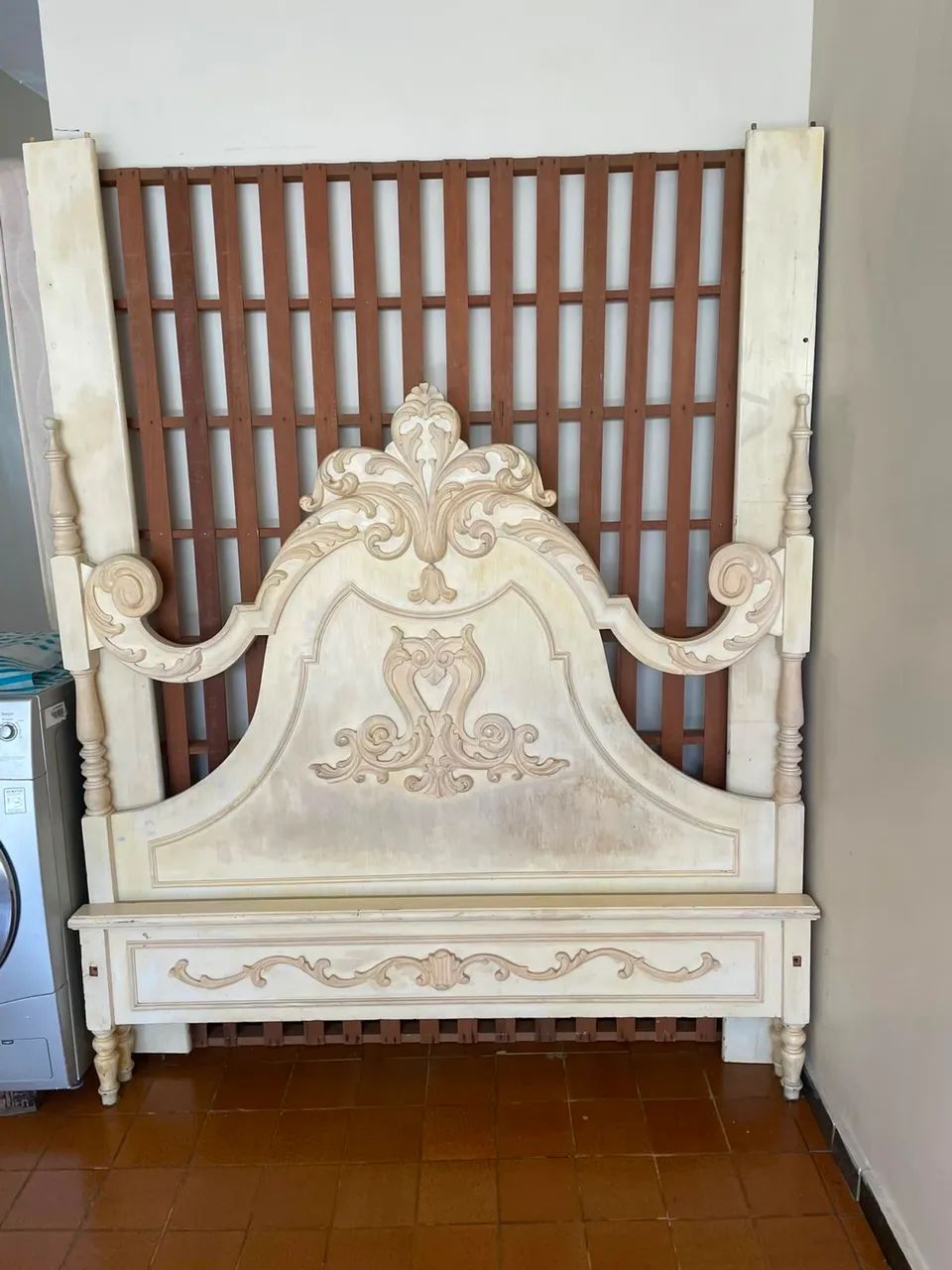Conjunto cama, mesa de cabeceira e cômoda  - Foto 4