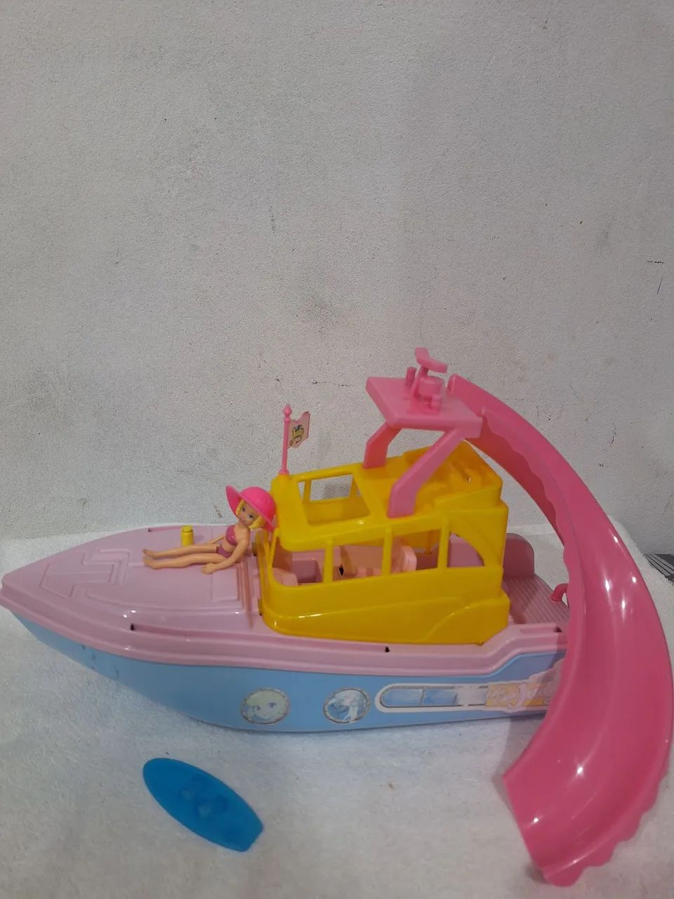 Combo boneca Polly e lancha