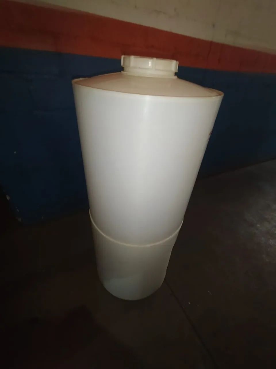 Fermentador Cônico PP Branco 200 Litros com Pé - Foto 3