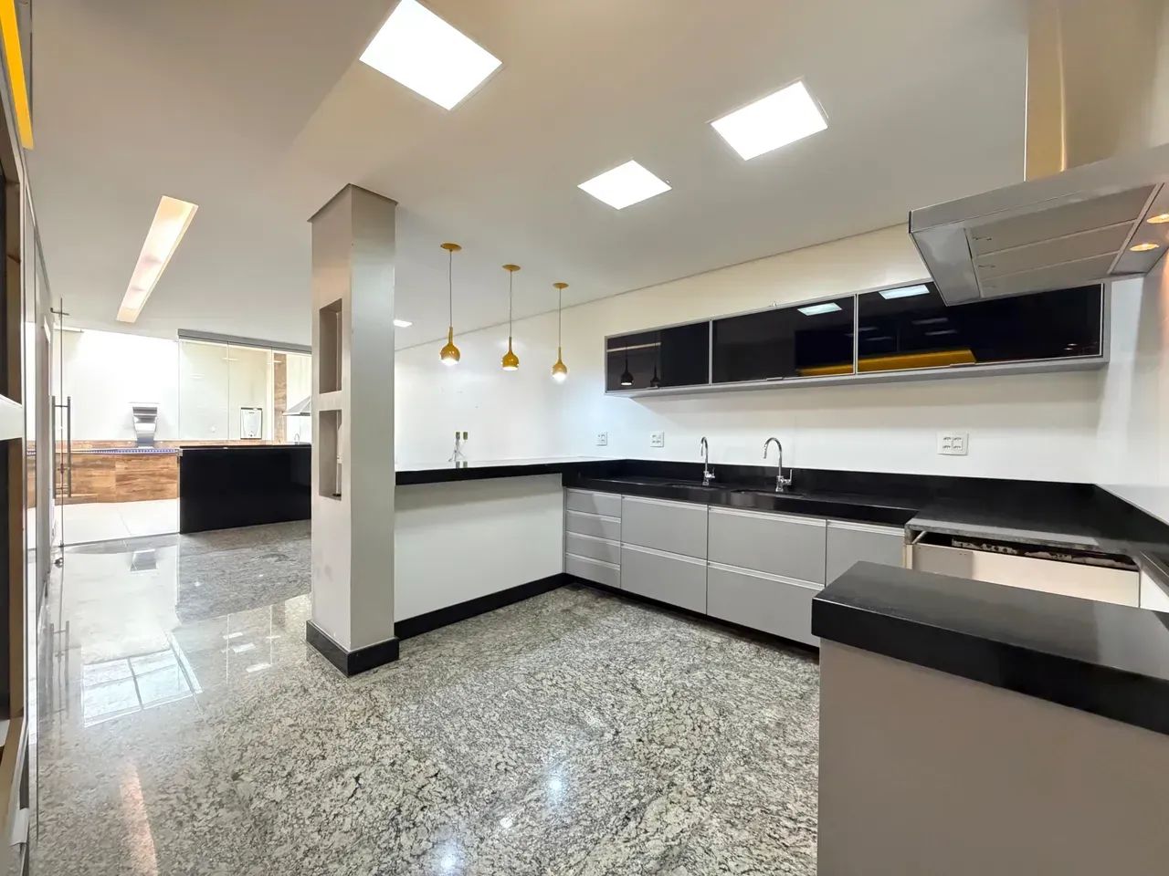 Casa com 5 quartos sendo 2 suítes e 1 suíte master 4 banheiros 5 vagas - Foto 5