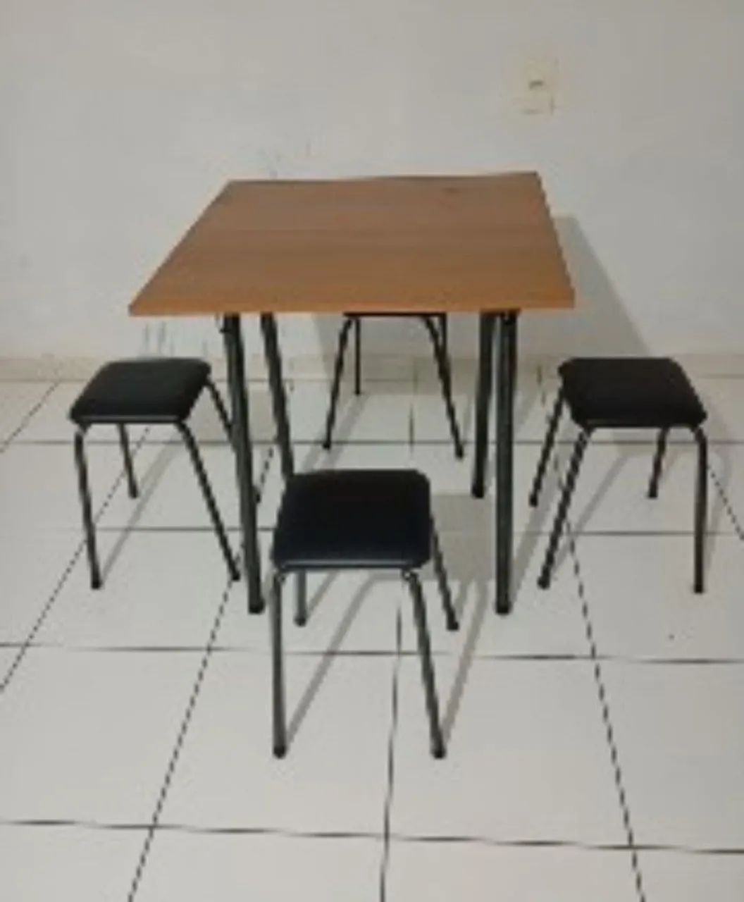 Mesa - 4 cadeiras. - Foto 2