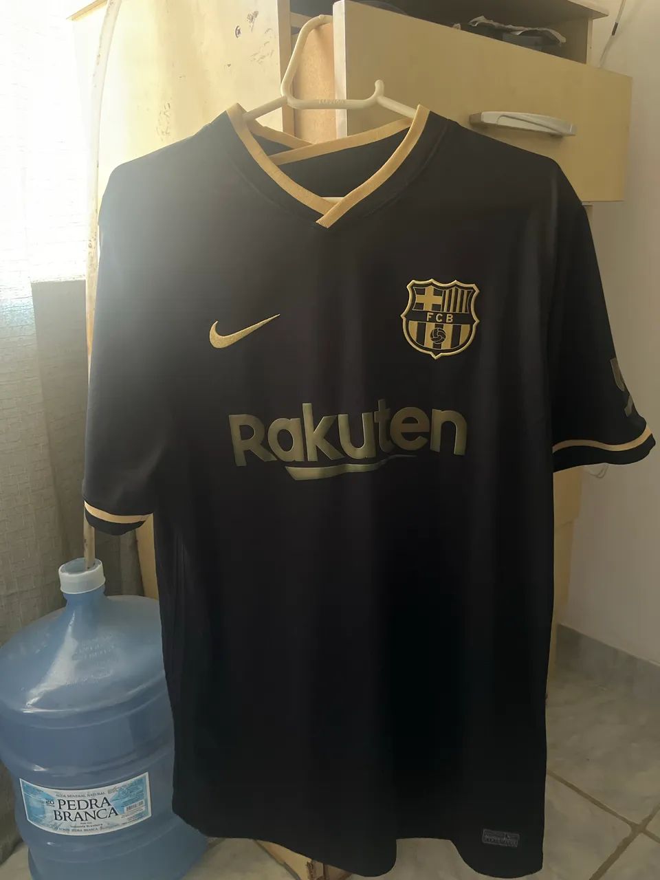 CAMISA BARCELONA 2021 PRETA E DOURADA