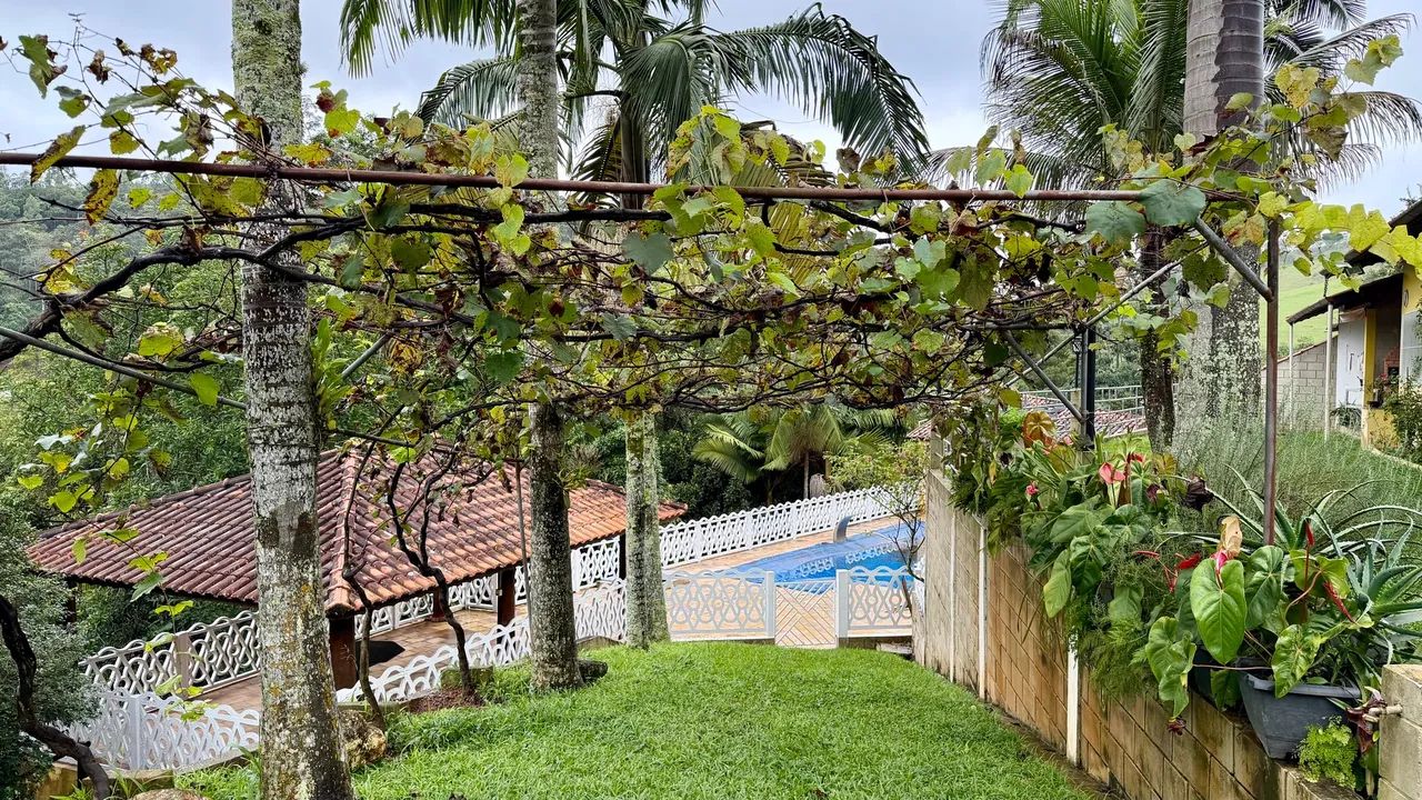 Chácara à venda com 480m², 4 quartos e 10 vagas