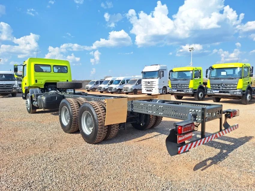 MB ATEGO 3133 6X4 2025 - Foto 4