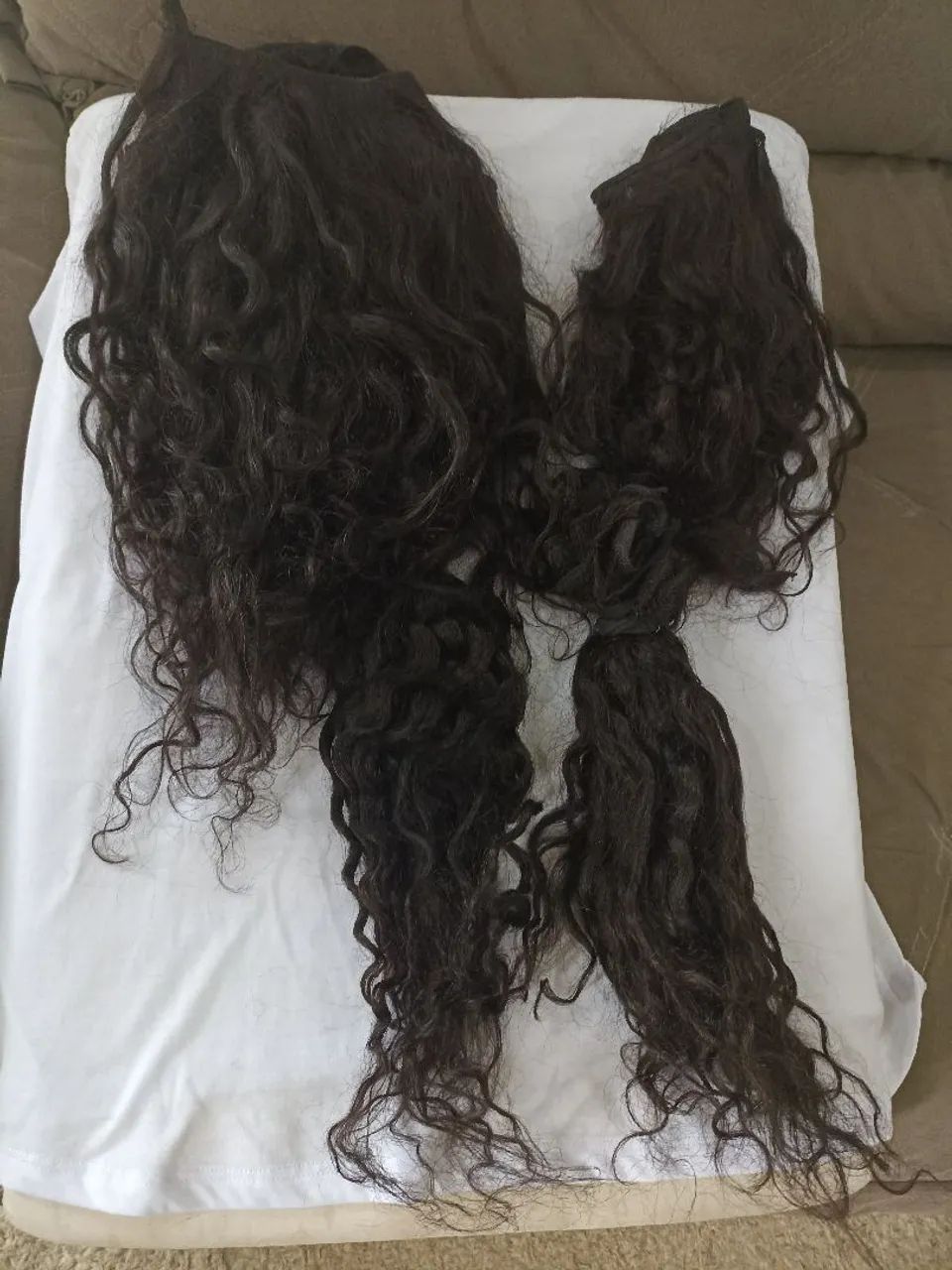 Cabelo humano cacheado na tela