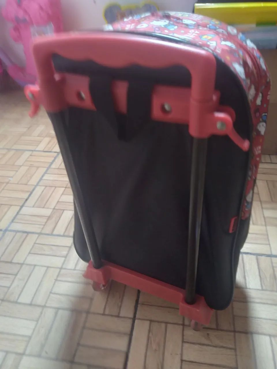 Vendo pasta escolar de rodinha super conservada 80,00 - Foto 3