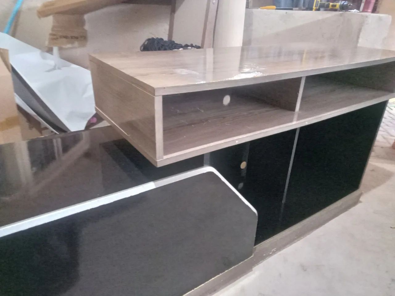 Rack preto e marrom com rodinhas 472791343348459522