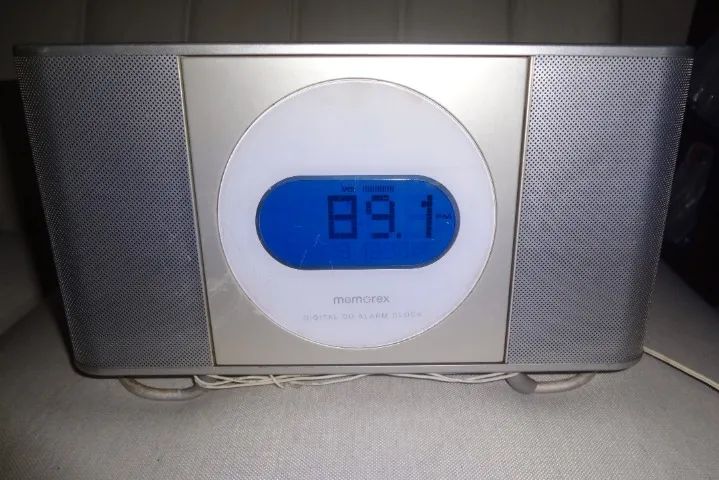 Rádio Relógio Digital CD Memorex - Foto 5
