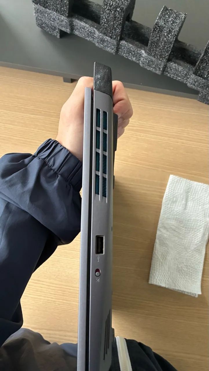 ?Notebook Lenovo LOQ 15IRH8 - Foto 2