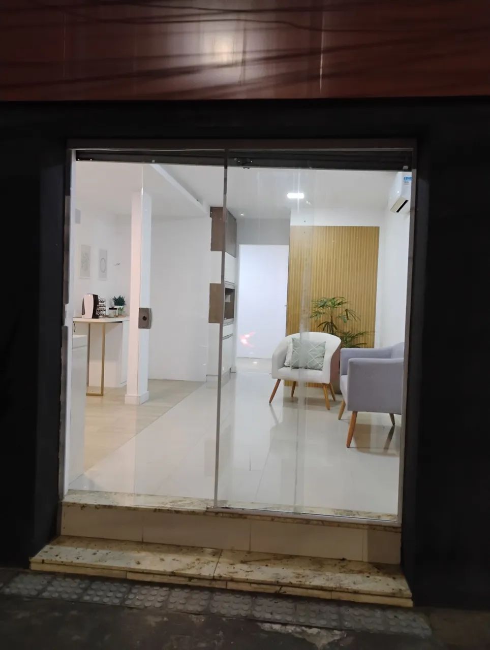 Loja térrea na avenida 