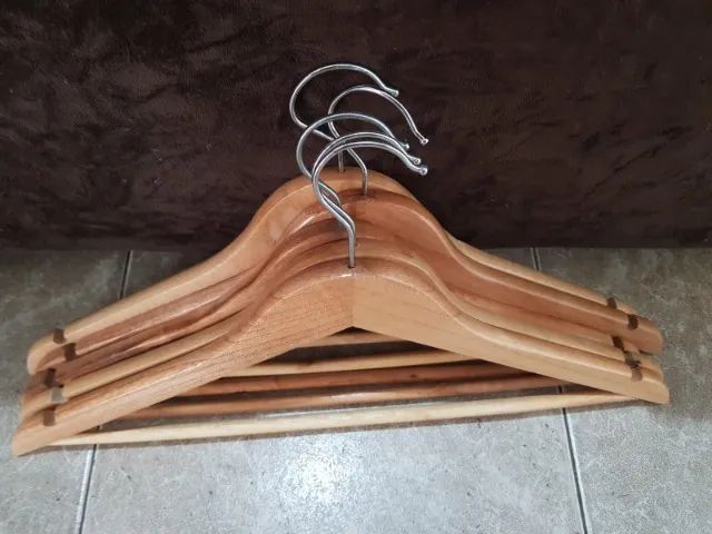 Cabide de Madeira para Roupas - KIT c/ 88 Cabides