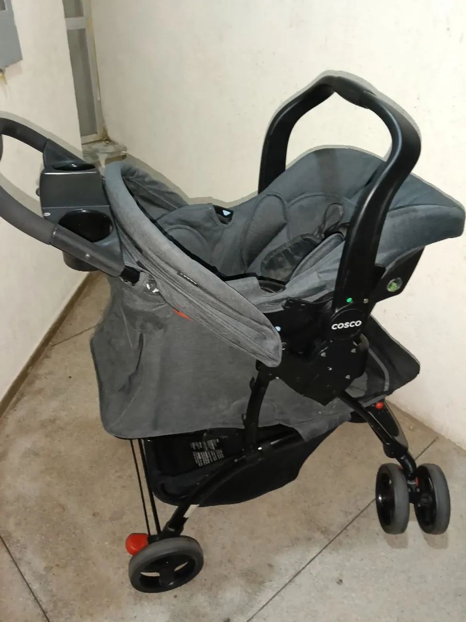 Carrinho de bebê Cosco com Bebê conforto.  - Foto 5