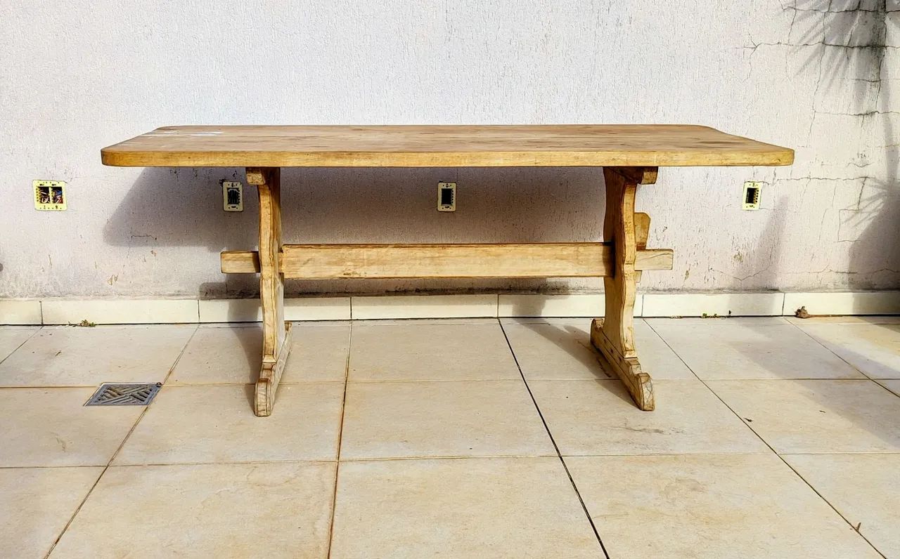 Mesa e cadeiras de madeira maciça  - Foto 2