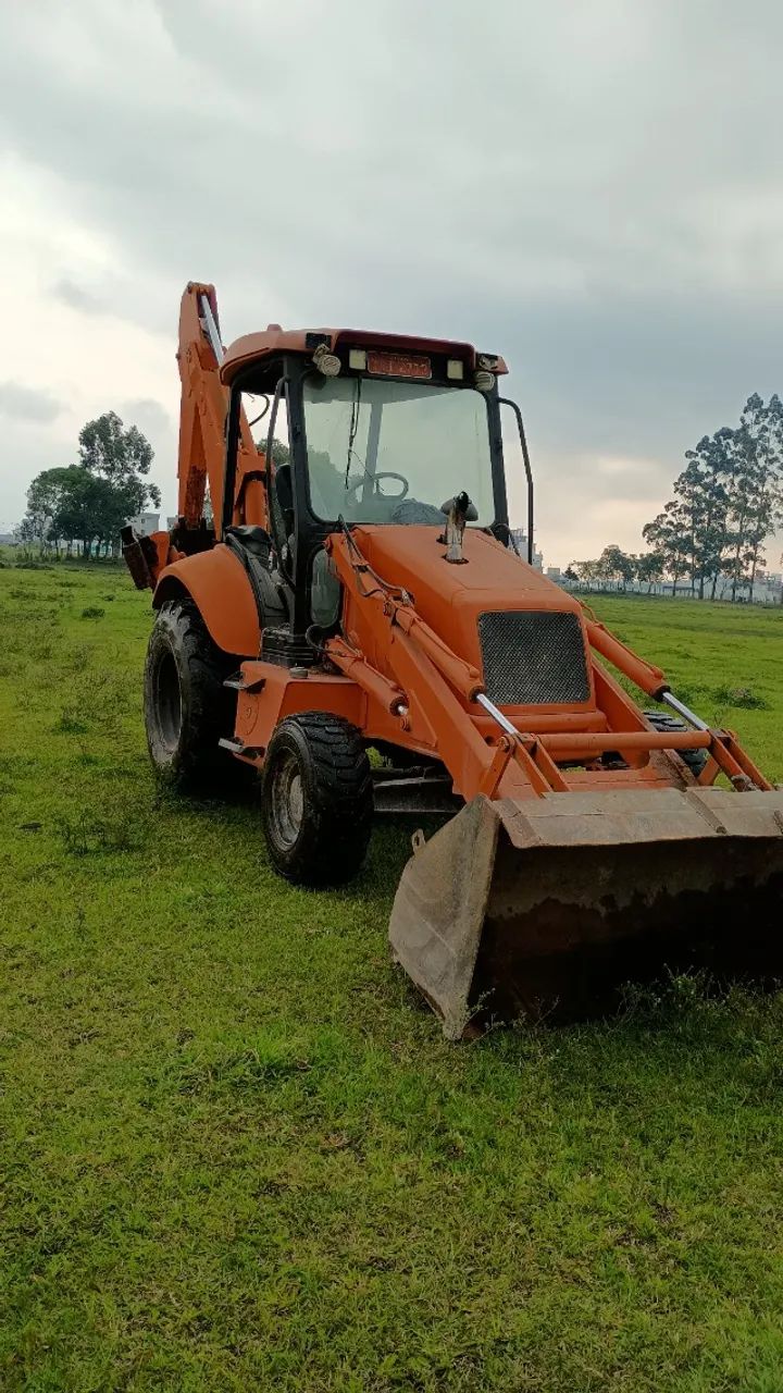 Retroescavadeira 4x4