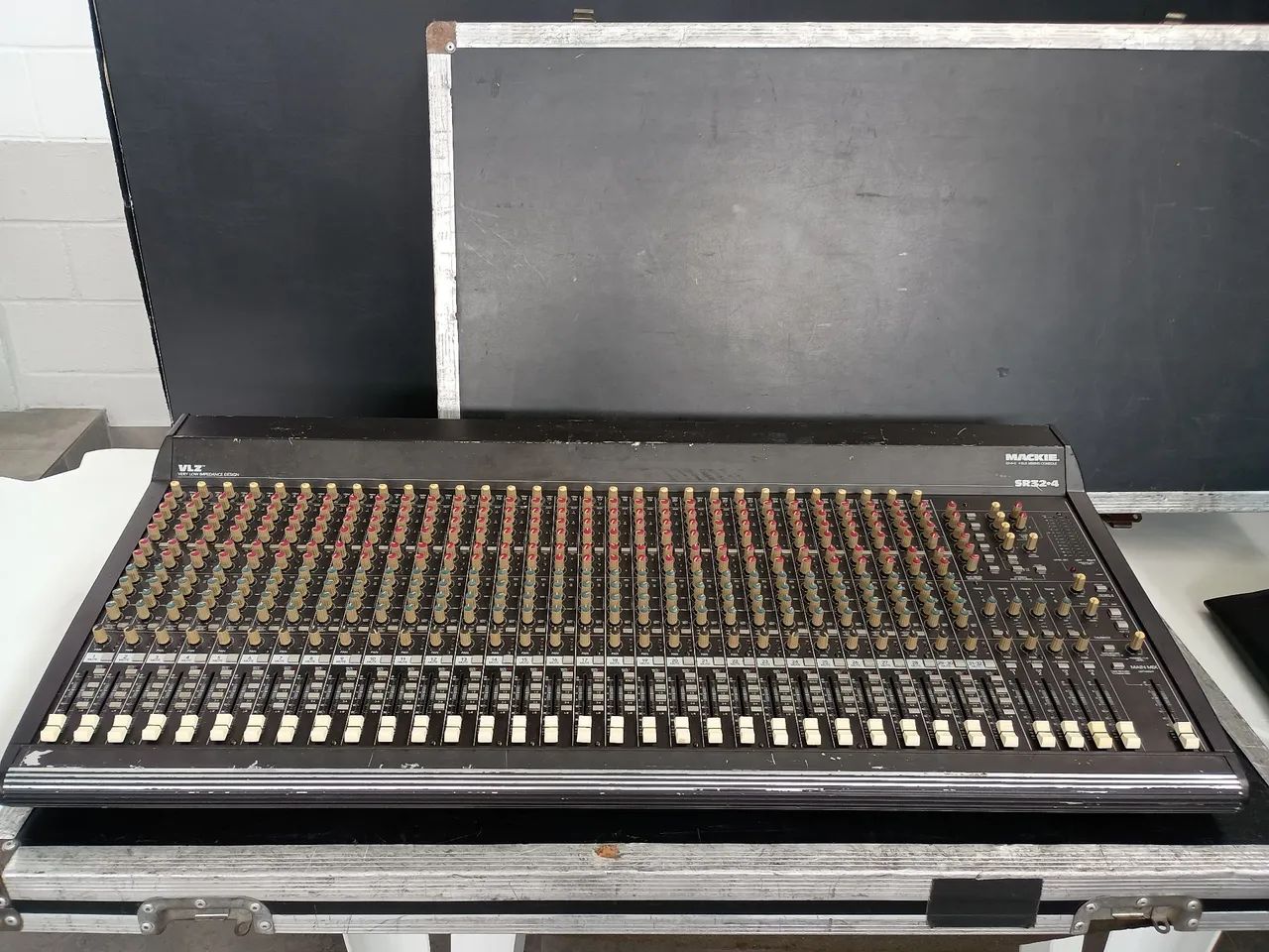 Mackie vlz Sr 32.4 mesa analógica  - Foto 5