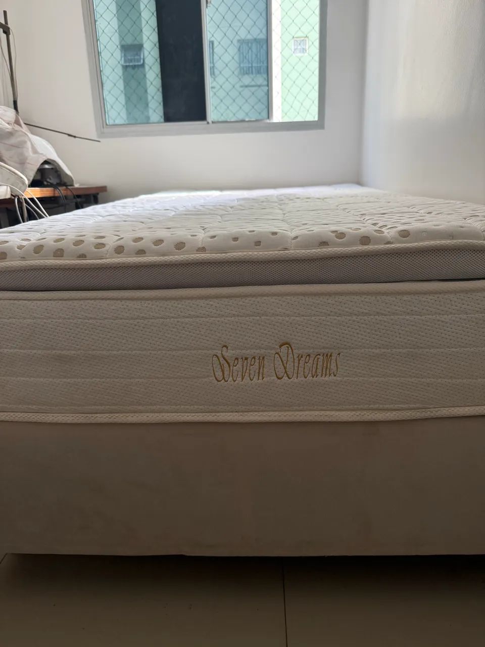Cama solteirão com pouco uso
