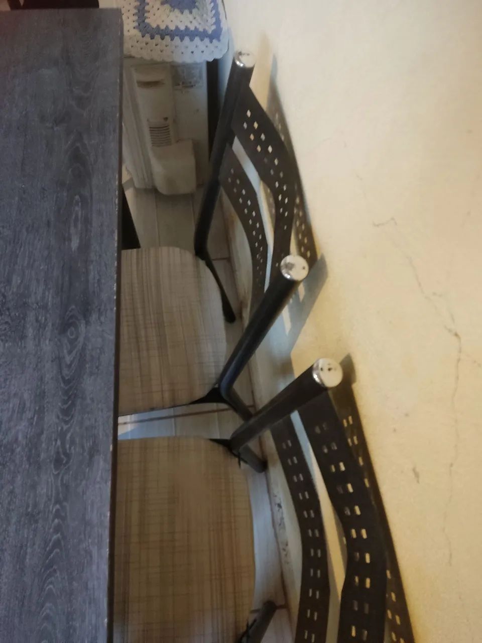 Mesa com seis  cadeiras