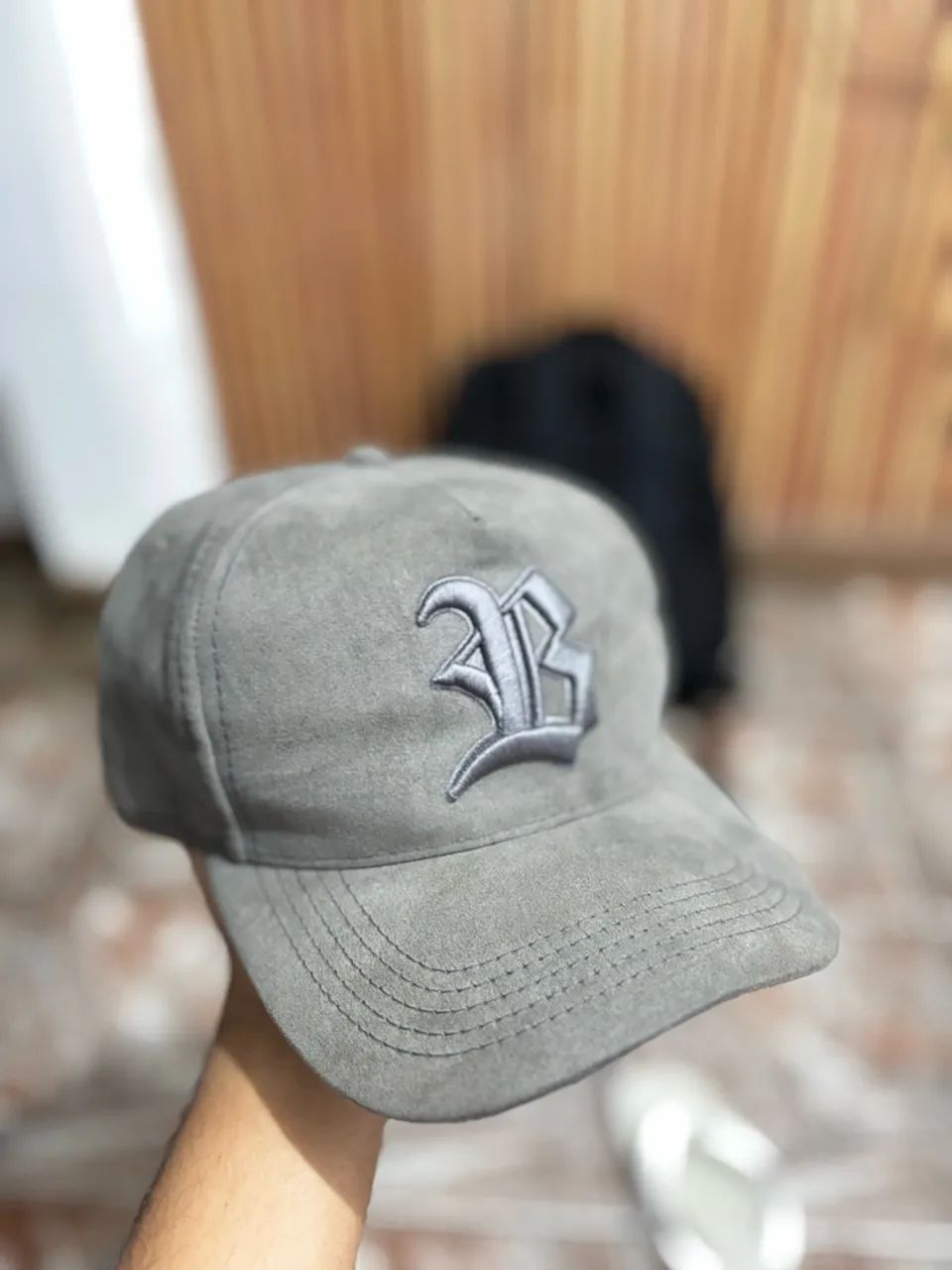 Boné BLCK Cinza Estilo Camurça - Bordado Frontal