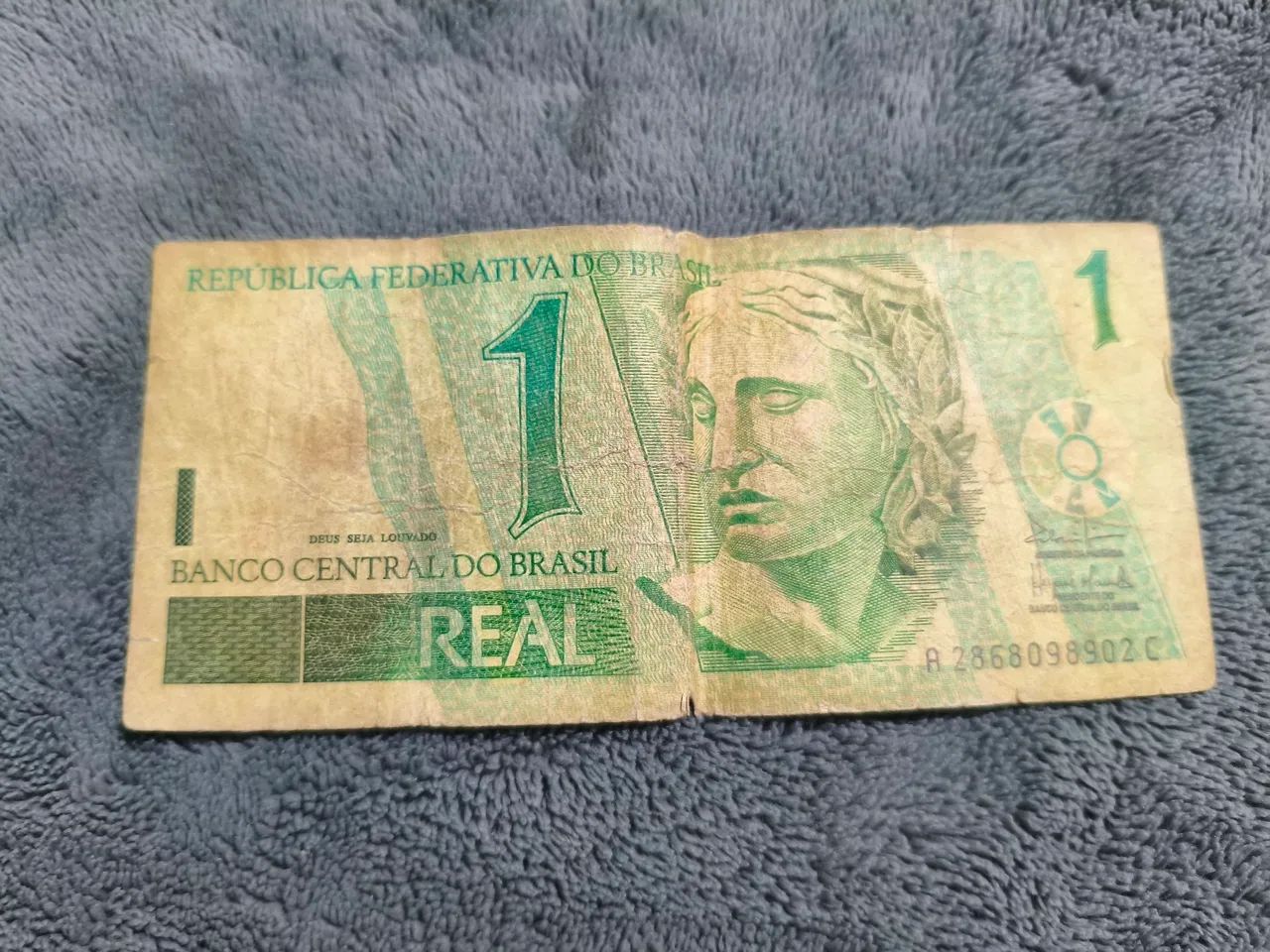 Vendo cédulas antigas raras.