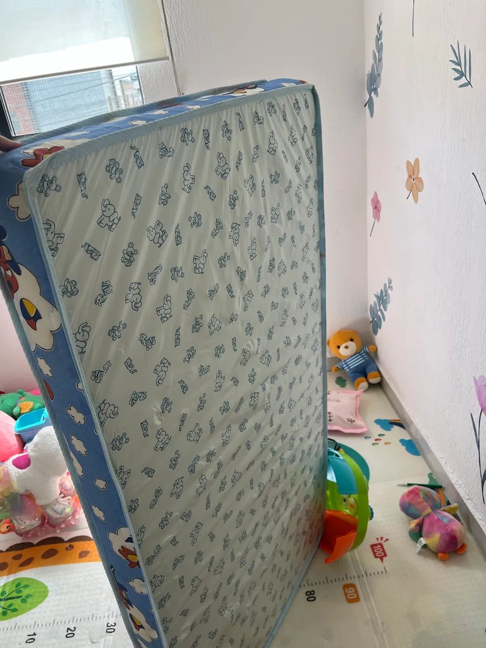 Vendo colchão infantil semi novo  - Foto 2