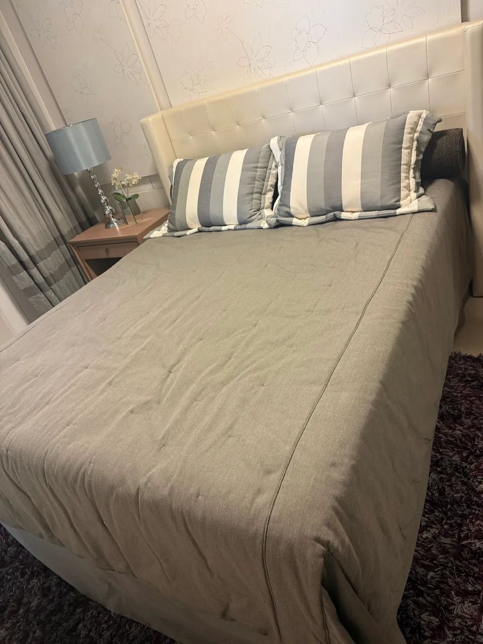 Cama box casal cabeceira em courino