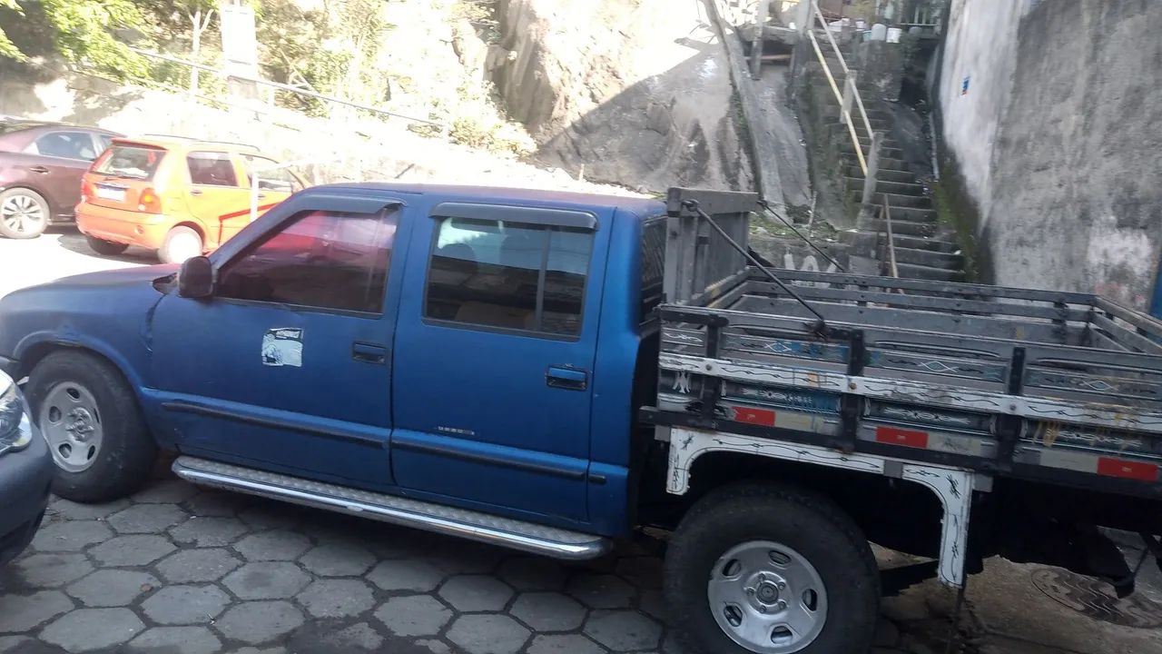 Vendo caminhonete S10 - Foto 2