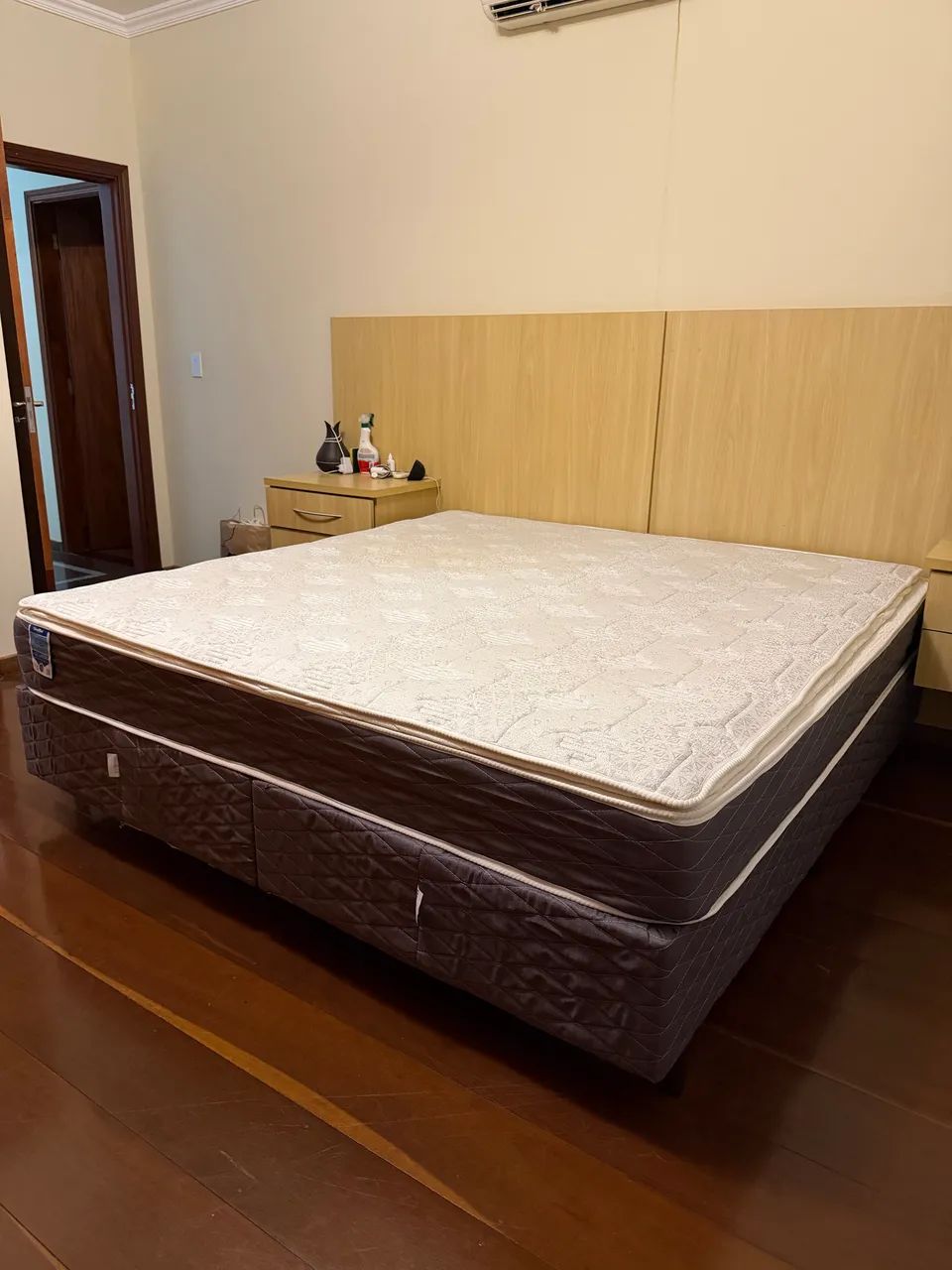Cama king size - colchão e box com 1 ano de uso - Foto 2