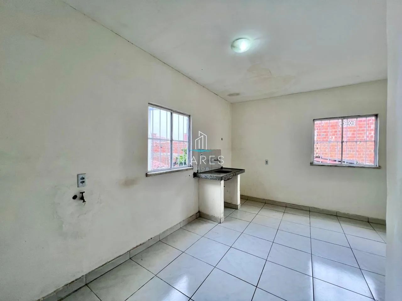 Excelente oportunidade com 3 imóveis no mesmo terreno! - Foto 2