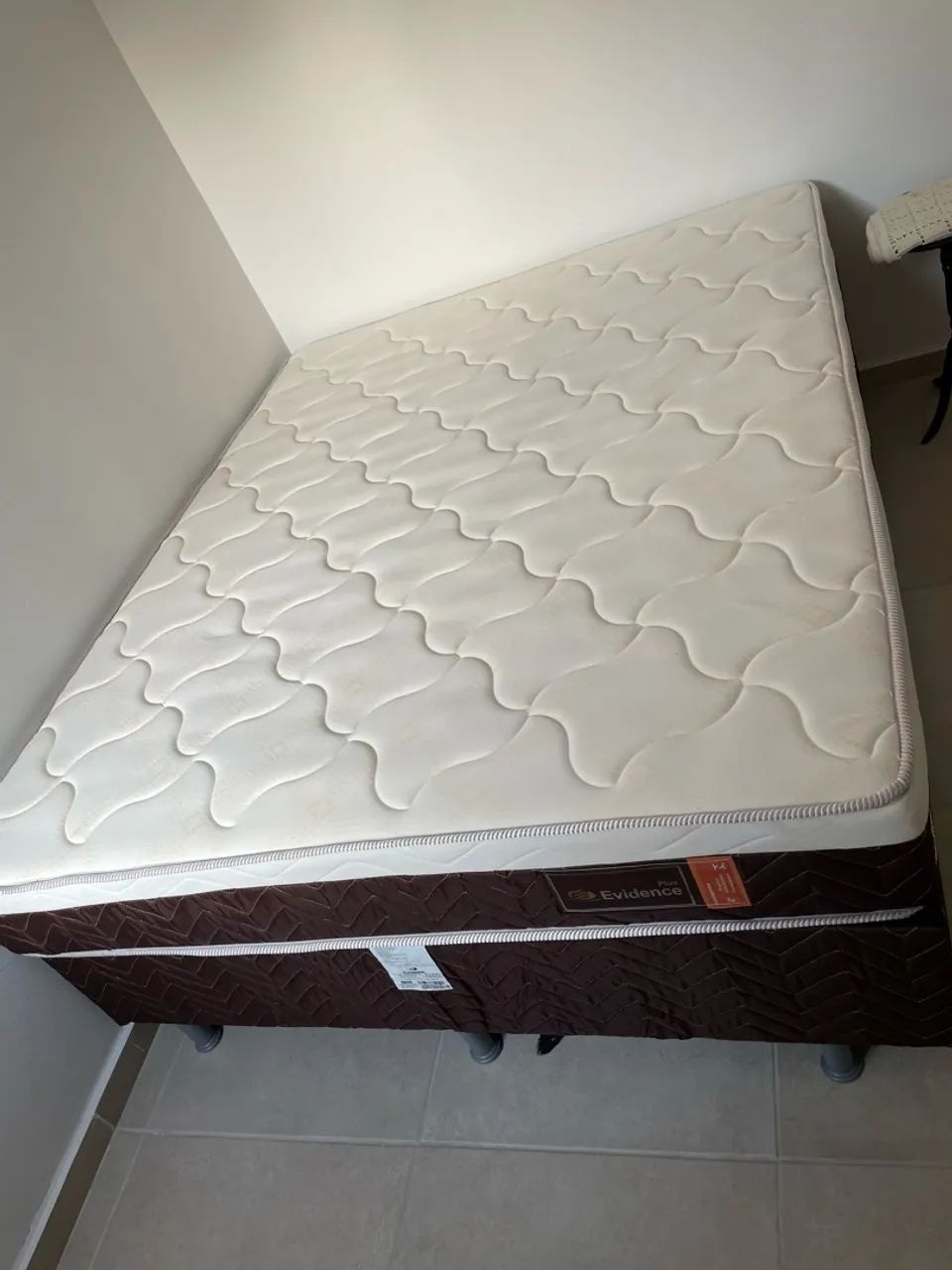 Cama Queen Nova