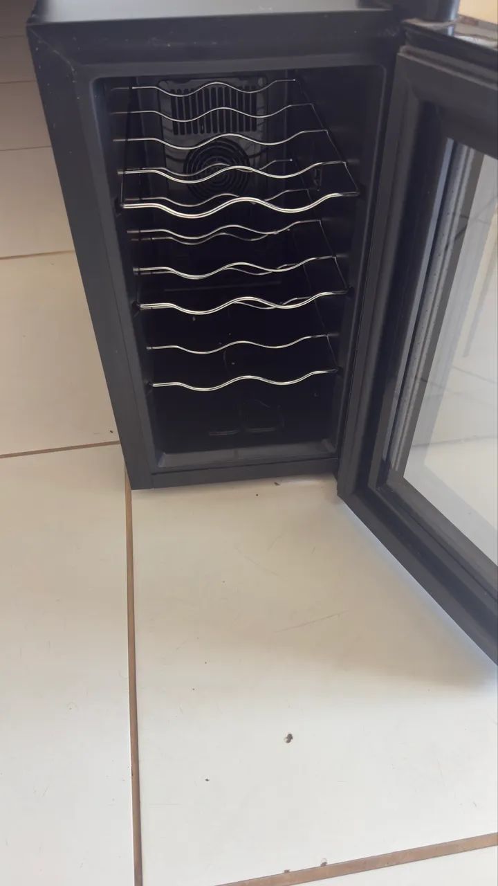 Adega de vinho climatizada - Foto 2