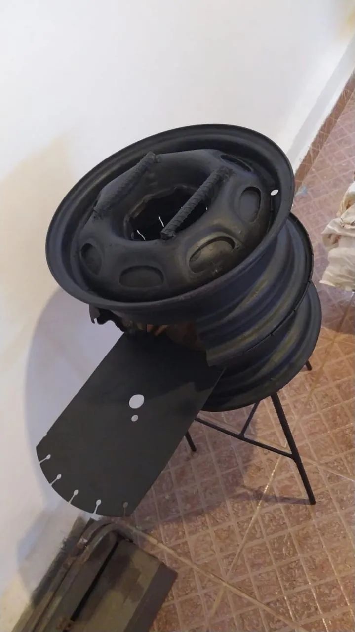 Fogareiro a lenha de roda de carro 