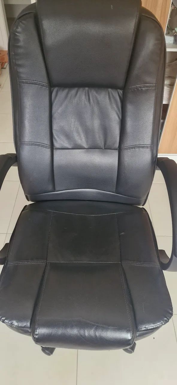Cadeira de escritorio em couro
