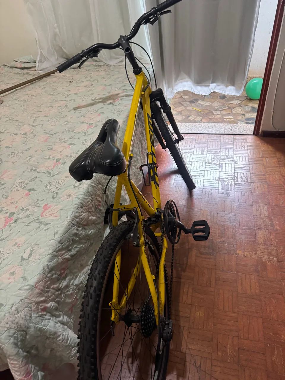 Bicicleta Mountain Bike Aro 26 com Marchas e Suspensão - Foto 2