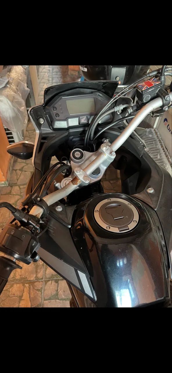 Moto com débito