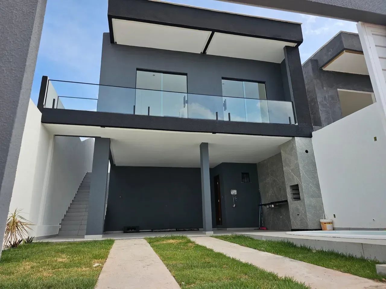 Casa com piscina 3 quartos, sendo 1 suite e 1 semi-suite, ARAÇ.AGY