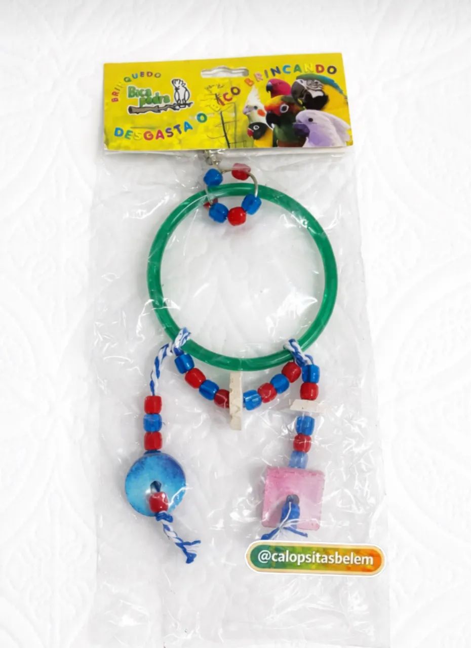 Desgasta o bico da ave e serve como balanço a argola