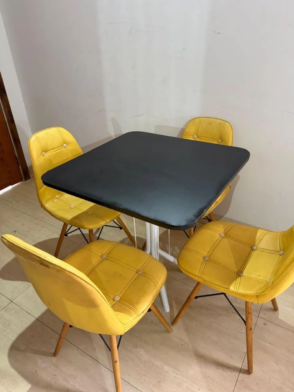 MESA JANTAR + CADEIRAS EIFFEL ESMES - FAÇO ENTREGA.