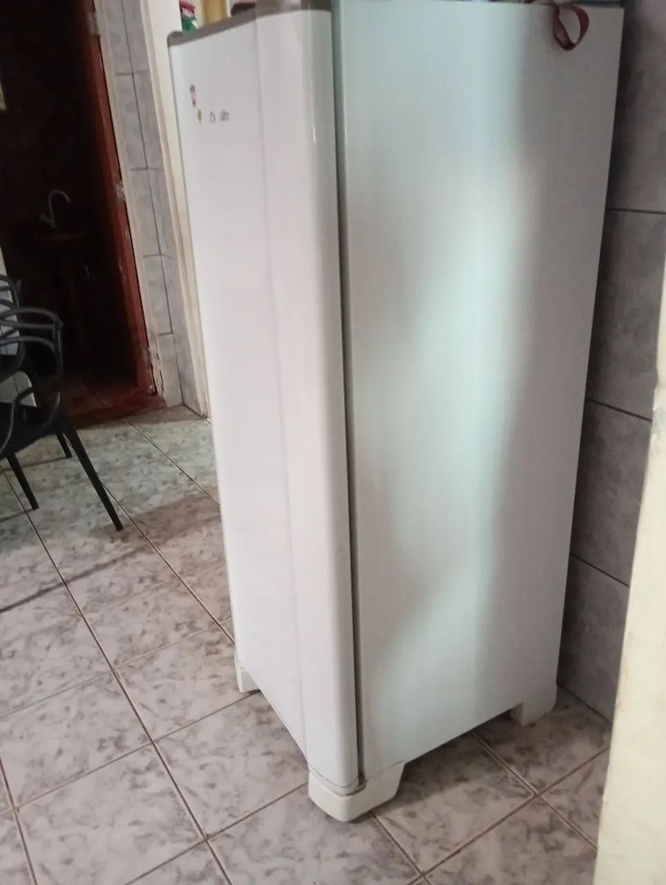 Vendo geladeira funcionando  - Foto 4
