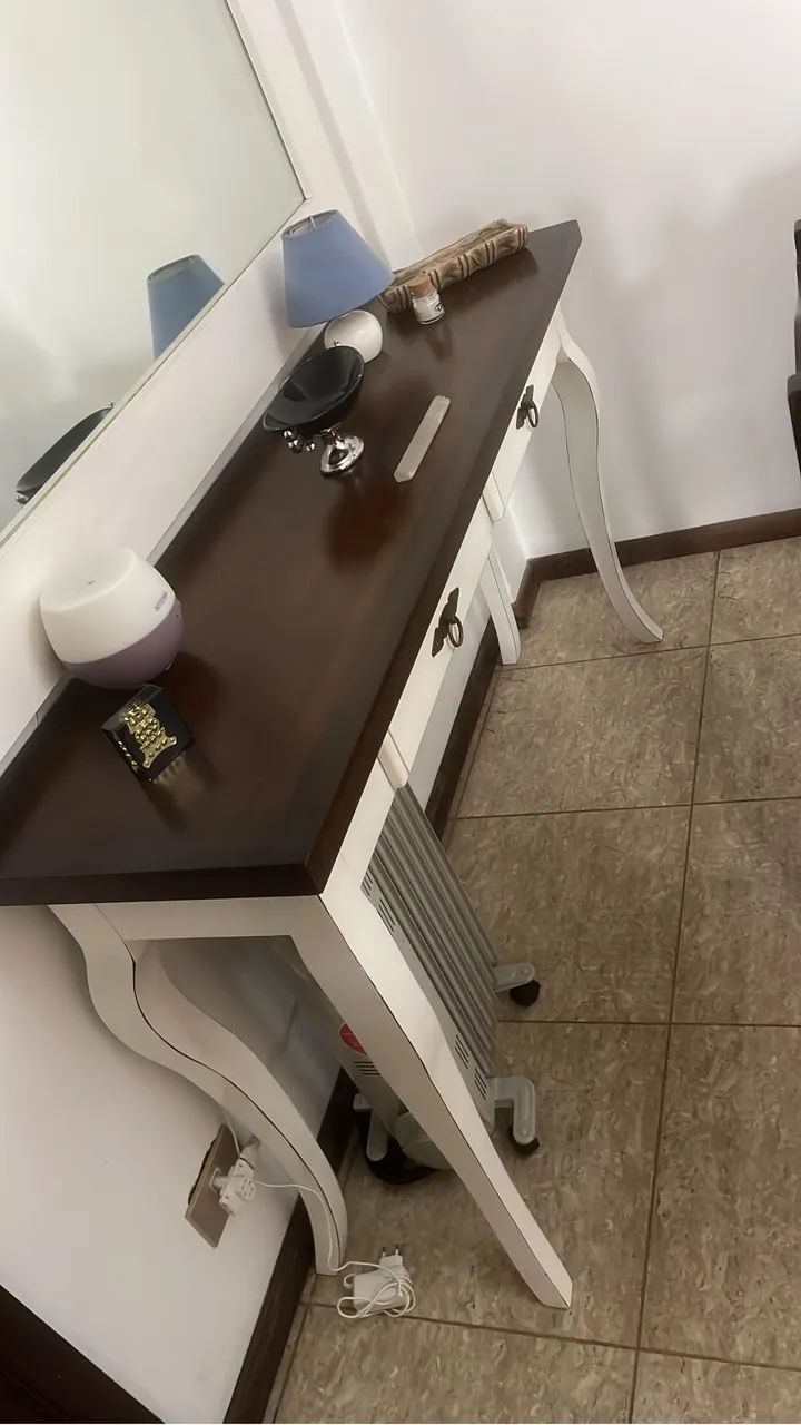Aparador e espelho 
