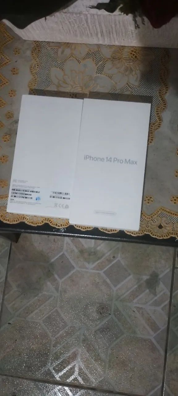 Caixa do iPhone 14 pro Max
