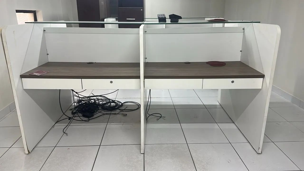 Mesa/cabine de escritório 