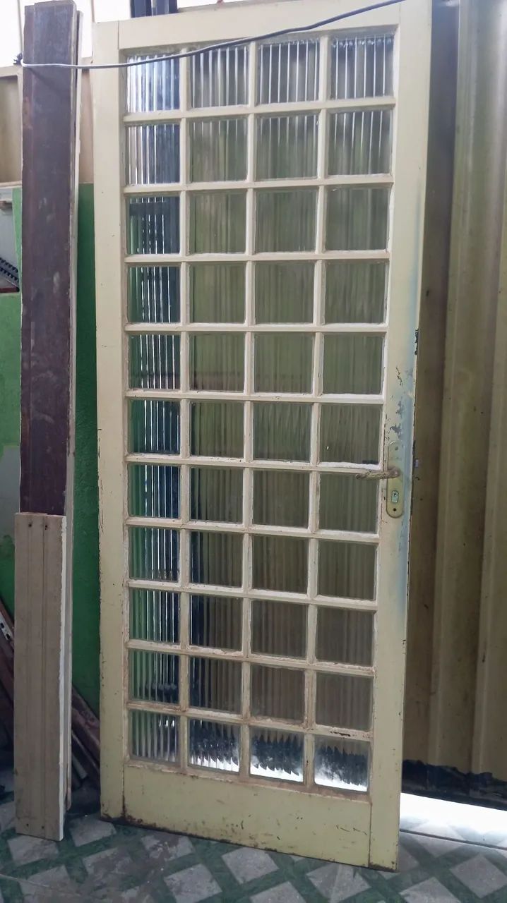 Vende-se conjunto de 2 janelas e uma porta.